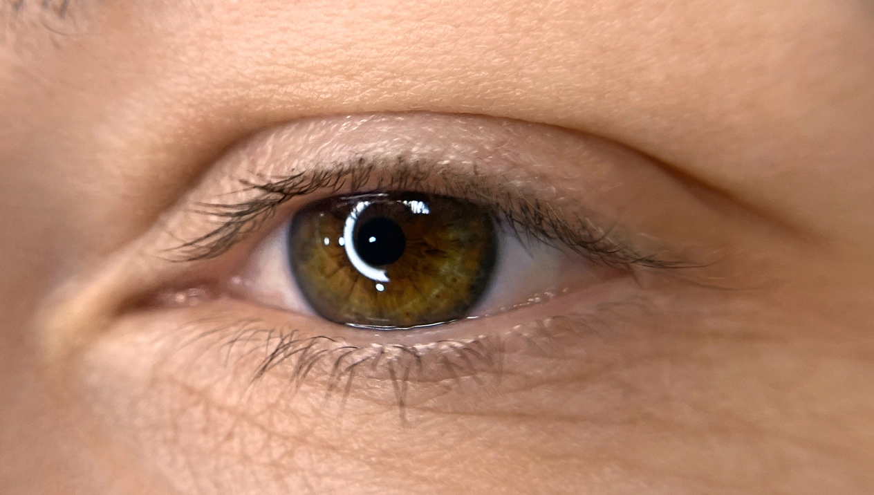 breezy_eyelinershaded_before2